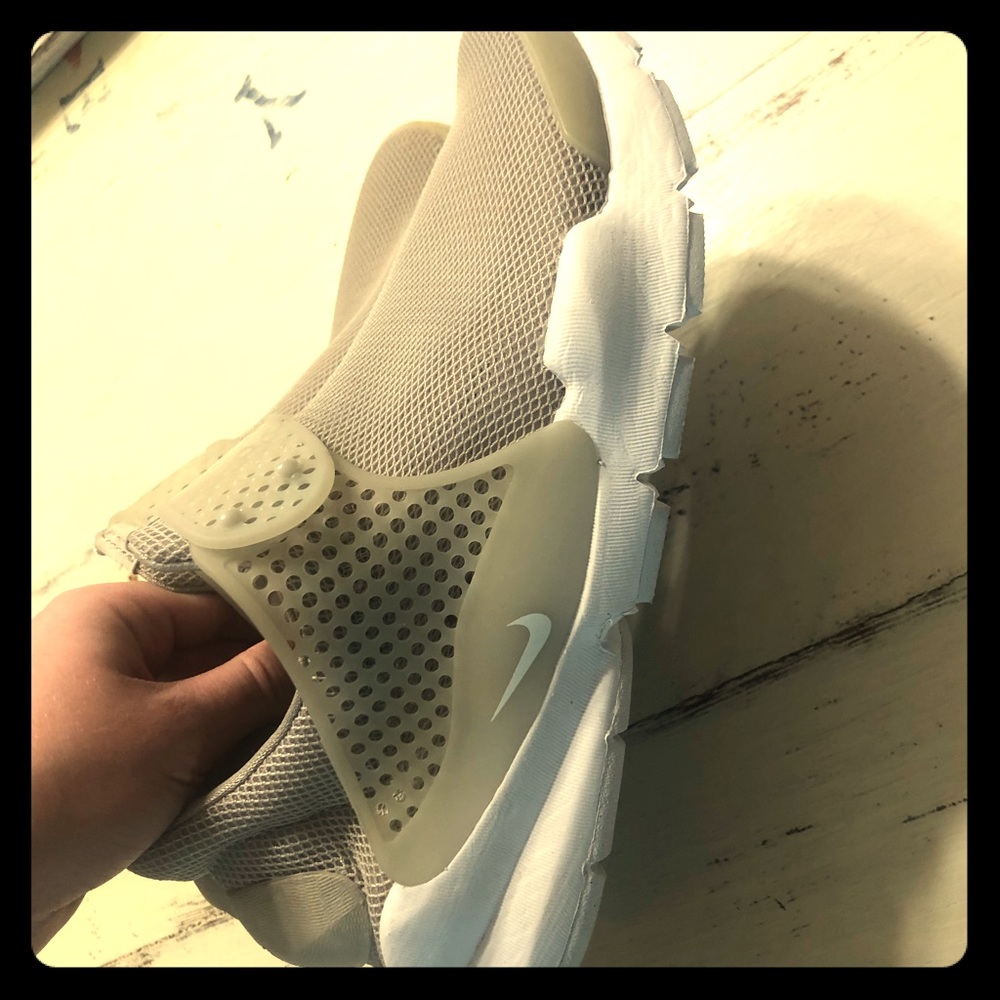 Nike women’s tennis shoes